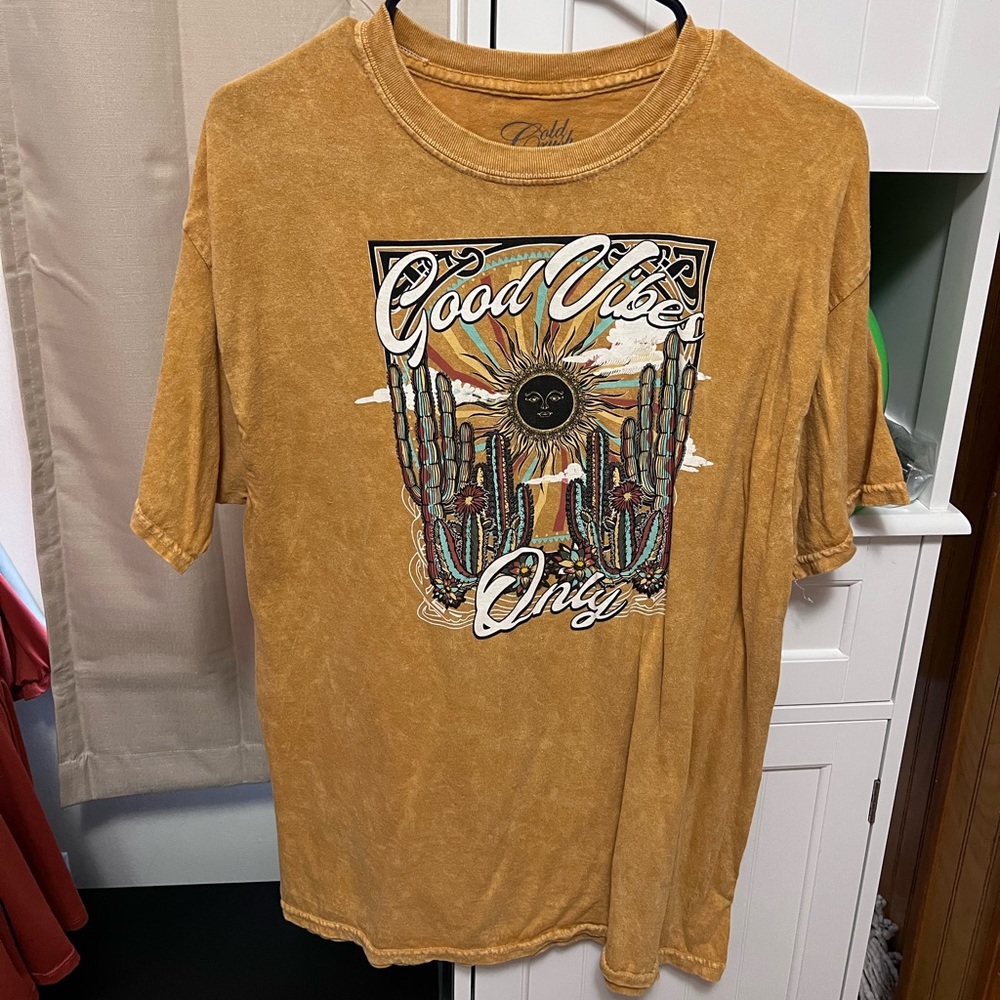Good vibes only shirt size large